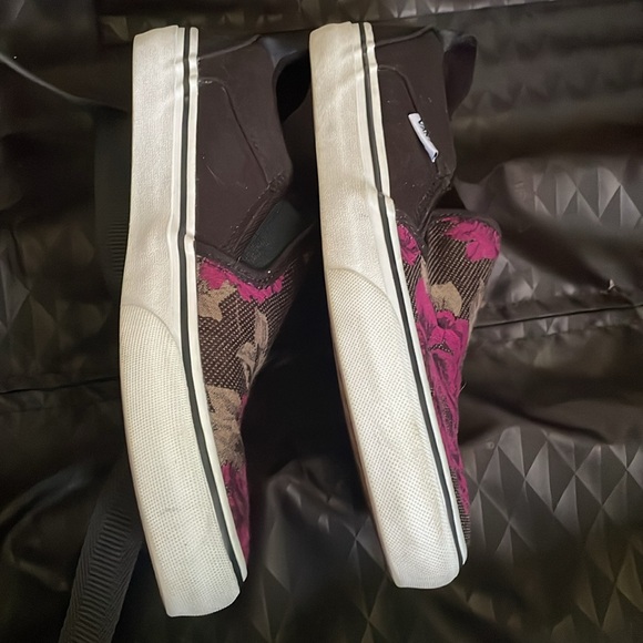 Barely worn ultra Cush slip ons - Picture 5 of 5